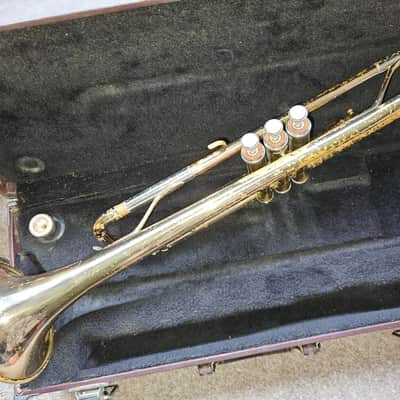 Yamaha YTR-2320 Trumpet. Japan. Good cond if get curves un-stuck. With case & MP image 10