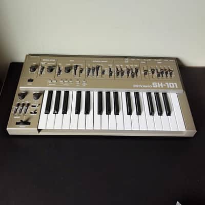Roland SH-101 32-Key Monophonic Synthesizer