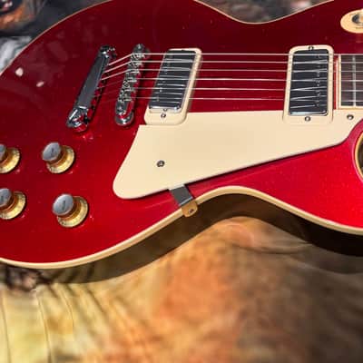 FANCY 💃! 2026 Gibson Custom Shop '76 Les Paul Deluxe Reissue Rocket Red Sparkle Top VOS Limited Edition LE 1976 Standard Norlin Era Mini Humbuckers Maple Neck Sandwich Body Construction ABR-1 Bridge Chrome Hardware Cream Plastics Brown Walnut Body image 5