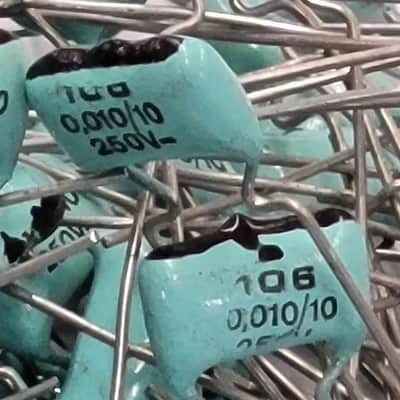 Green Drop Capacitors 0,010uF 10% 250v Bag Of 95 Seafoam Green / Black image 6