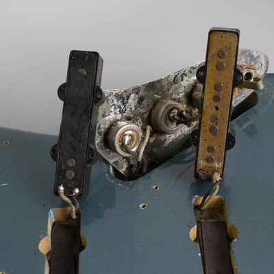 Fender  Jazz Bass Solid Body Electric Bass Guitar (1964/5), ser. #L24522, molded black plastic hard shell case. image 15