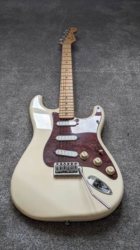Fender Standard Stratocaster