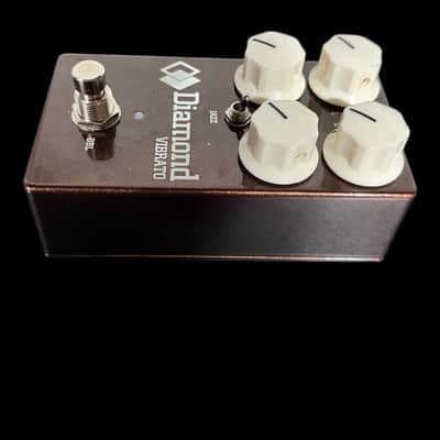 Diamond Vibrato V2 2024 - Present - brown X9383 image 2