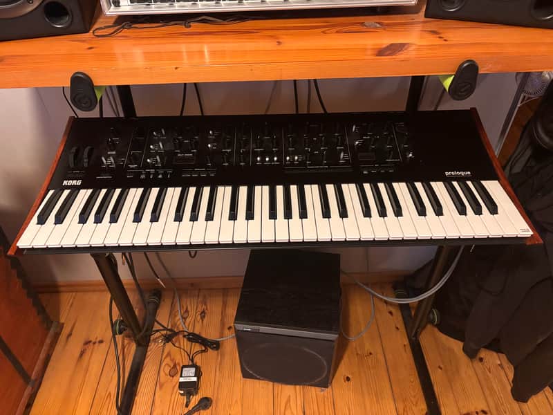 Korg Prologue 16 Polyphonic 61-Key 16-Voice Analog Synthesizer 2018 - Present - Black/Wood image 1