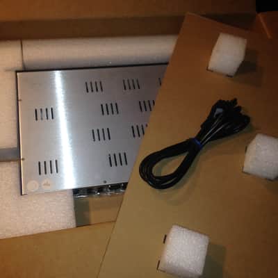 API 3124+ 4-Channel Mic Preamp – Original Box image 7