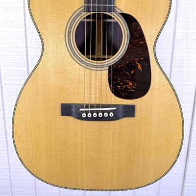 Martin 00-28 w/Case M2980843 image 2