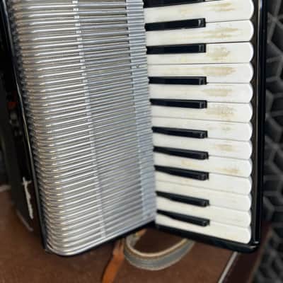 Silvertone Piano Accordion with case and strap- Must go! Plays good. Ships fast! image 6