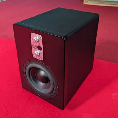 Eve Audio TS107 7" Active Studio Subwoofer image 2