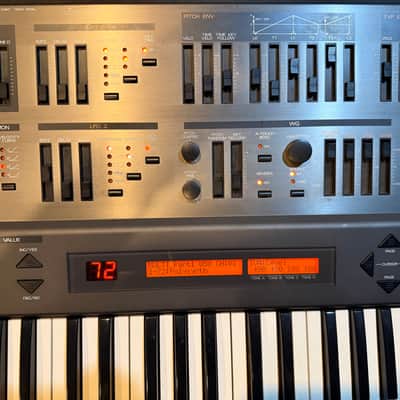 Roland JD-800 61-Key Programmable Synthesizer 1991 - 1995 - Carbon image 1