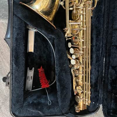 Alto Saxophone with case and mouthpiece image 3