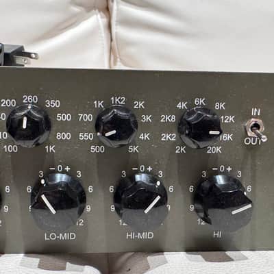 Immagine Upgraded Arsenal Audio R24 Dual-Channel 4-Band Equalizer 2000s - Green - 4