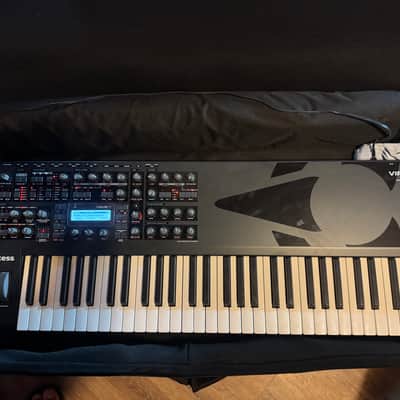 Access Virus TI 61-Key Digital Synthesizer 2005 - Black