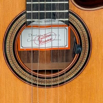 Jose Ramirez Estudio 2CWE Cutaway Electric 2007 a very user friendly model ready for your next Jazz Gig ! image 10