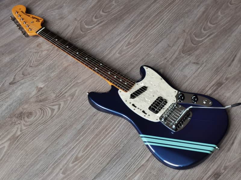 逸品Fender Mustang Japan  Cobain Fender Kurt Cobain Mustang Competition Lake Placid Blue Made in