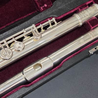 Yamaha YFL-687H Professional Flute - Reconditioned image 3