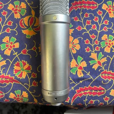 RODE NT1-A Large Diaphragm Cardioid Condenser Microphone 2002 - Present - Silver