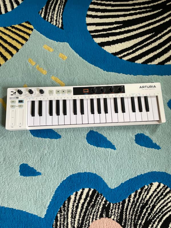 Arturia KeyStep 37 MIDI Controller 2021 - 2025 - White image 1