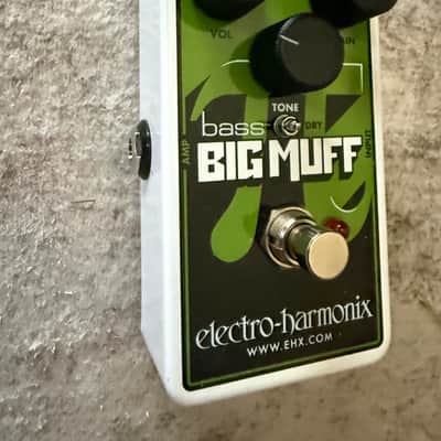 Electro-Harmonix Nano Bass Big Muff Pi Distortion / Sustainer 2014 - Present - Green / Black image 2