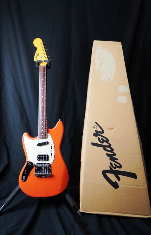 Aangepaste gitaar slagplaat voor Fender Kurt Cobain Jag-Stang Style (4 Ply Black Pearl Aangepaste gitaar slagplaat voor Fender Kurt Cobain Jag-Stang Style (4 Ply Black Pearl