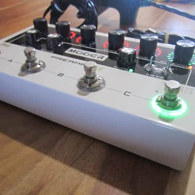 Mooer Preamp LIVE 2018 - White image 2