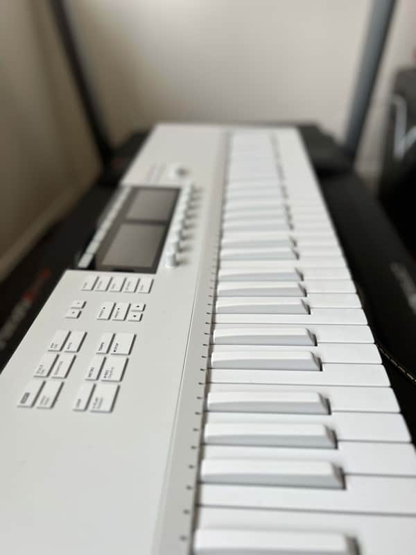 Native Instruments Komplete Kontrol S61 Mk2 VAPOR GRAY | Reverb