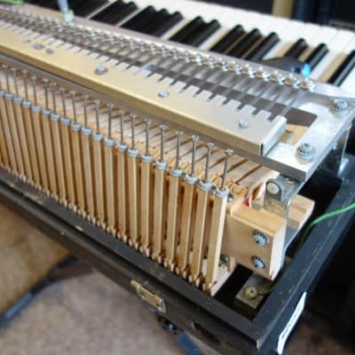 Wurlitzer 200A electric piano + V Vibe amplifier + music stand image 13