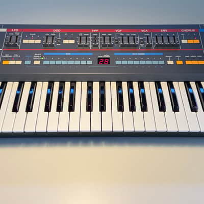Roland Juno-106 61-Key Programmable Polyphonic Synthesizer 1984 - 1985 - Black - Original box