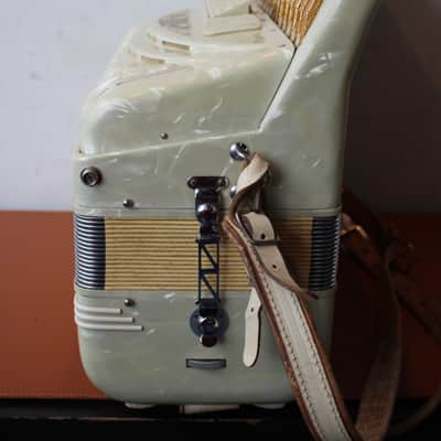 Titano Model Special 1986 41/120 range compact 17" keyboard Piano Accordion image 7