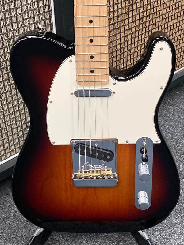 Fender American Professional Telecaster with Maple Fretboard 2017 - 2019 - 3-Color Sunburst