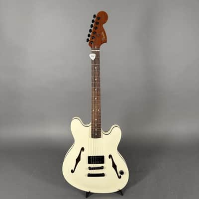 Fender Tom Delonge Starcaster, Satin Olympic White 3,1 kg inkl. Gigbag image 2