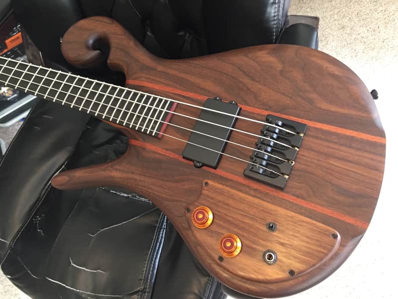 Carl Thompson Bass guitar Semi-Frills Scroll 32