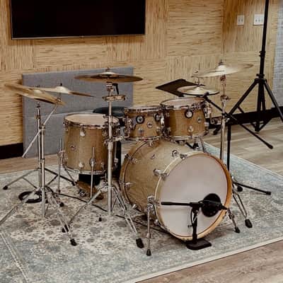DW Collector's Series Drum Set 10/12/16/22 image 2