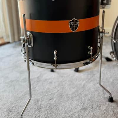 Truth Custom Drums - 24" bass drum, 13" tom, 16" floor tom, 14" snare drum image 5