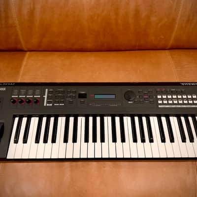 Yamaha MX49 Synthesizer with Bag