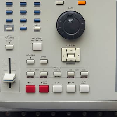 Akai MPC 2000xl | 8 Outs | Max Ram | Card Reader | New Screen | Excellent Condition image 10
