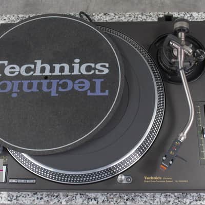 Technics SL-1200MK4 Black direct drive turntable in Very Good Condition image 11