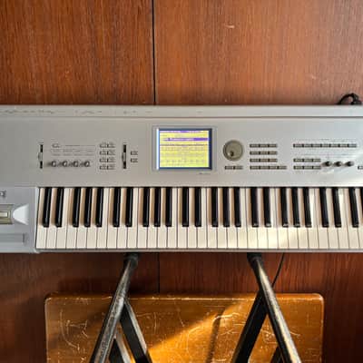 Korg Triton 61 key Music Workstation / Sampler w/ bag image 1