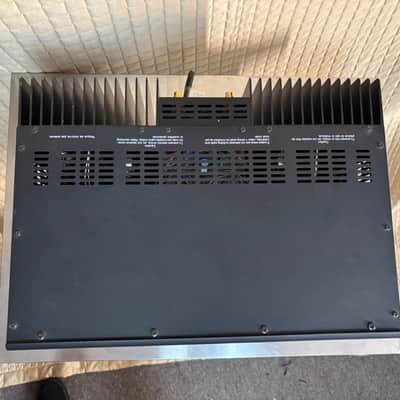 Adcom GFA-555 II stereo power amplifier image 9