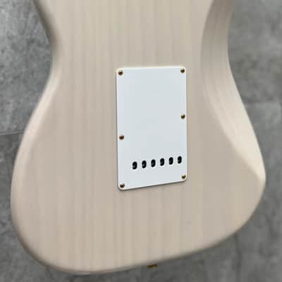 Fender Limited Edition Vintera III Late 50s Stratocaster Maple Fingerboard, White Blonde 0149182301 SERIAL NUMBER MX26029034 - 8 LBS 8 OZ image 2