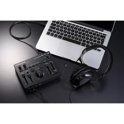 Roland AIRA VT-4 Voice Transformer + D27 Microphone + XLR image 7