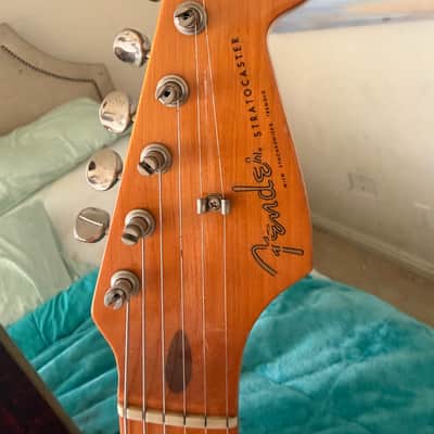 1998 Fender American Vintage ’57 Stratocaster AVRI – Aztec Gold – Lindy Fralin Pickups + Original Pickups Included – Complete Case Candy image 9