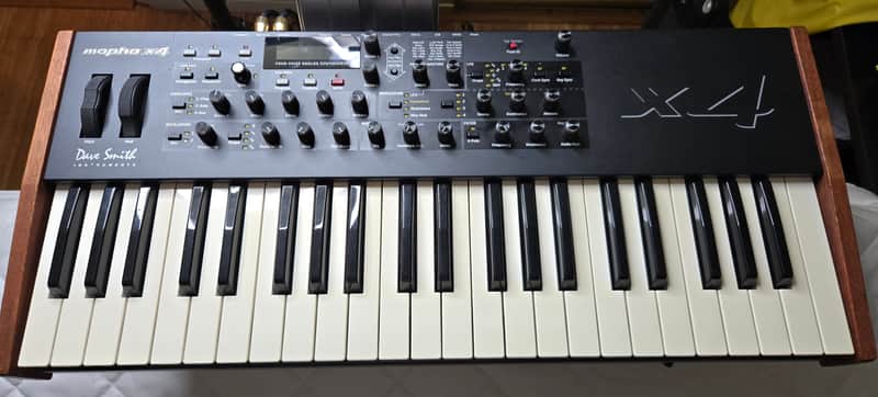 Dave Smith Instruments Mopho x4 44-Key 4-Voice Polyphonic Synthesizer 2013 - 2018 - Black with Wood Sides image 1