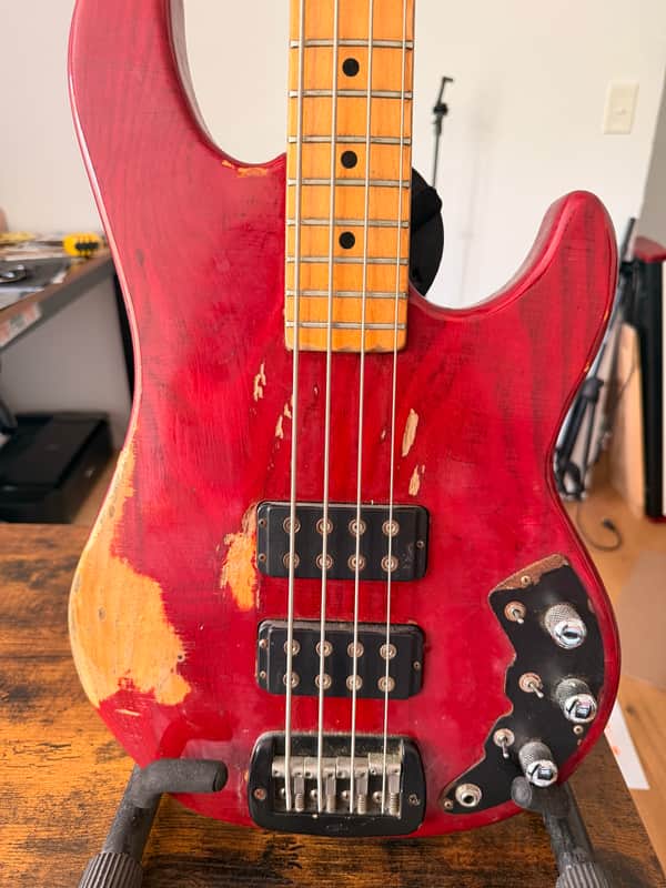 G&L L-2000 1982. transparent red