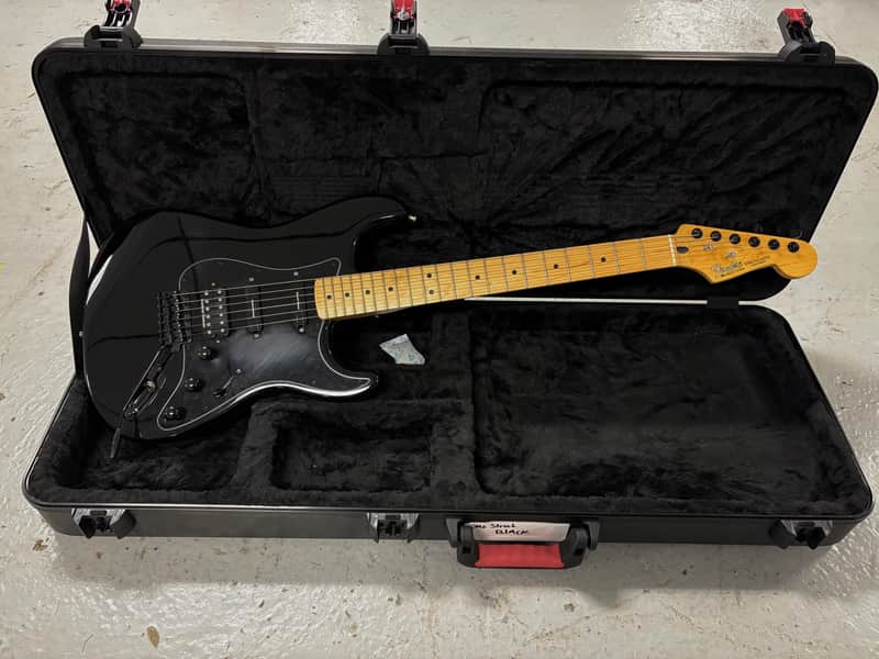 Fender Standard Stratocaster HSS 1999-2006 - Black image 1