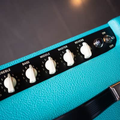 Fender Limited Edition Blues Junior IV - Two Tone Purple/Seafoam image 4