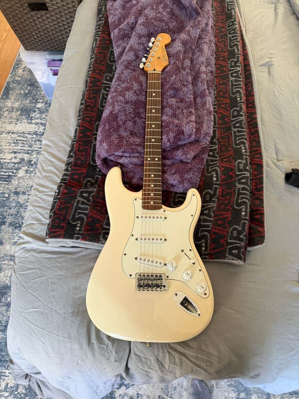 Fender Strat 2000’s - Olympic white rosewood board image 1