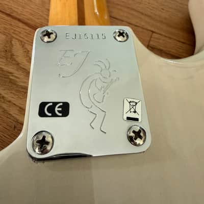 Fender Eric Johnson Stratocaster with Maple Fretboard 2005 - Present - White Blonde image 6