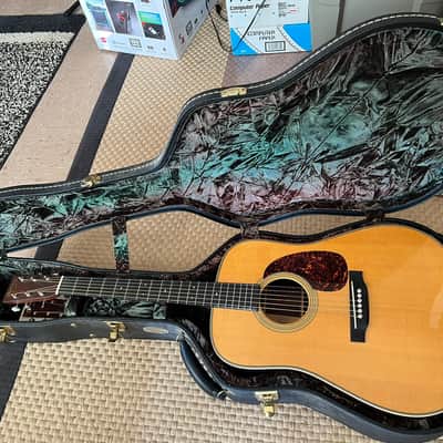 2000 Marrtinn HD28V Acoustic Guitar BEAUTIFUL -One Owner image 1
