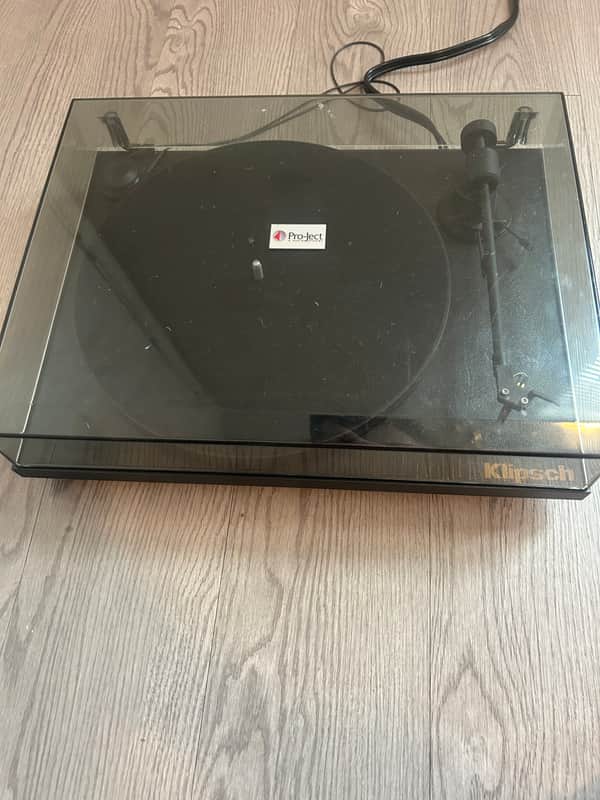 Pro-Ject turntable image 1