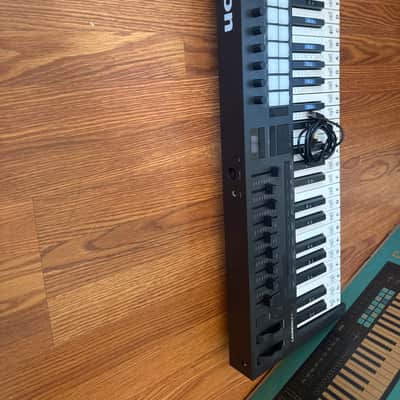 Novation Launchkey 49 MKIV MIDI Keyboard Controller 2024 - Present - Black image 2